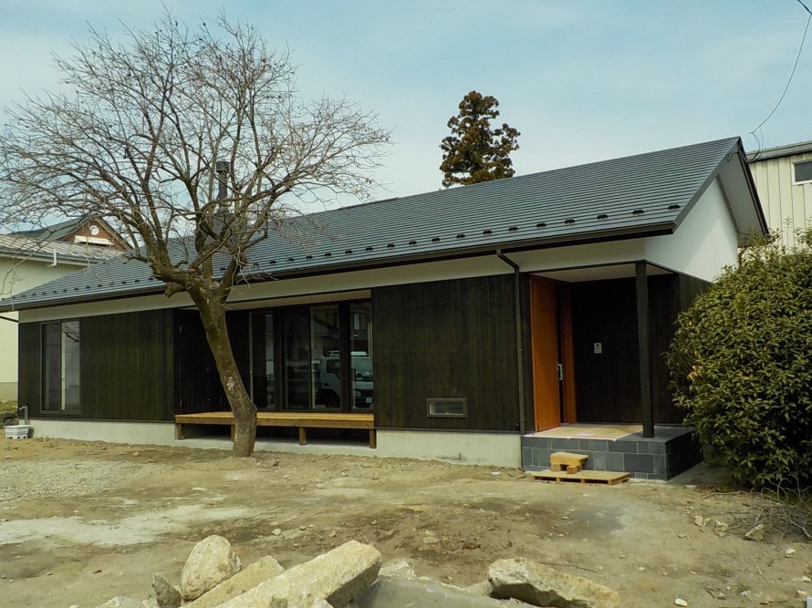 黒壁の家 山梨県北杜市の木造住宅建設 リフォーム 巧光建設